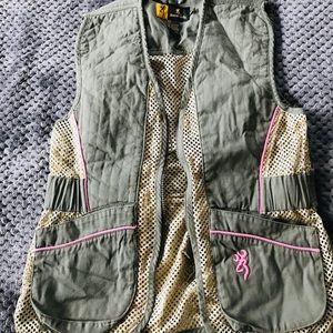 Browning shooting vest size medium!!